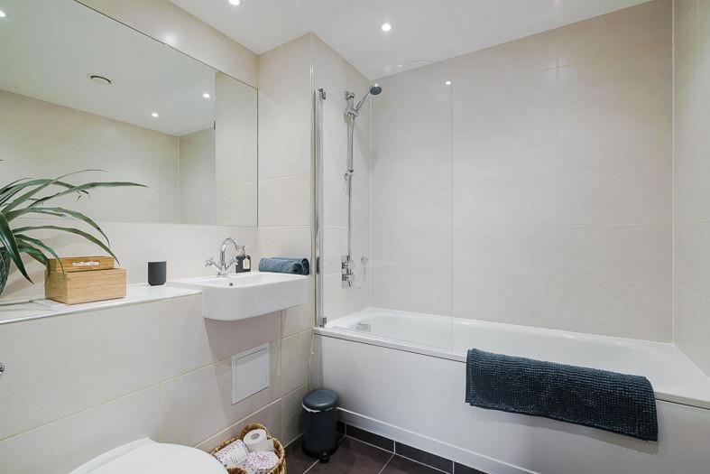 Panorama Apartments By Mesh Accommodation Short & Long Term Lets Ashford For Contractors Or Corporate Stays Екстериор снимка