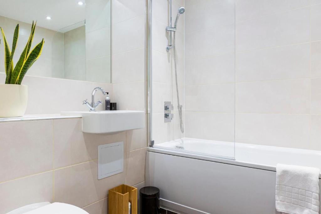 Panorama Apartments By Mesh Accommodation Short & Long Term Lets Ashford For Contractors Or Corporate Stays Екстериор снимка